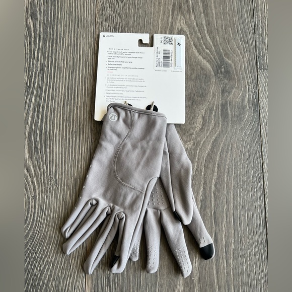 Lululemon Run for It All Gloves in Gull Grey - Picture 3 of 7